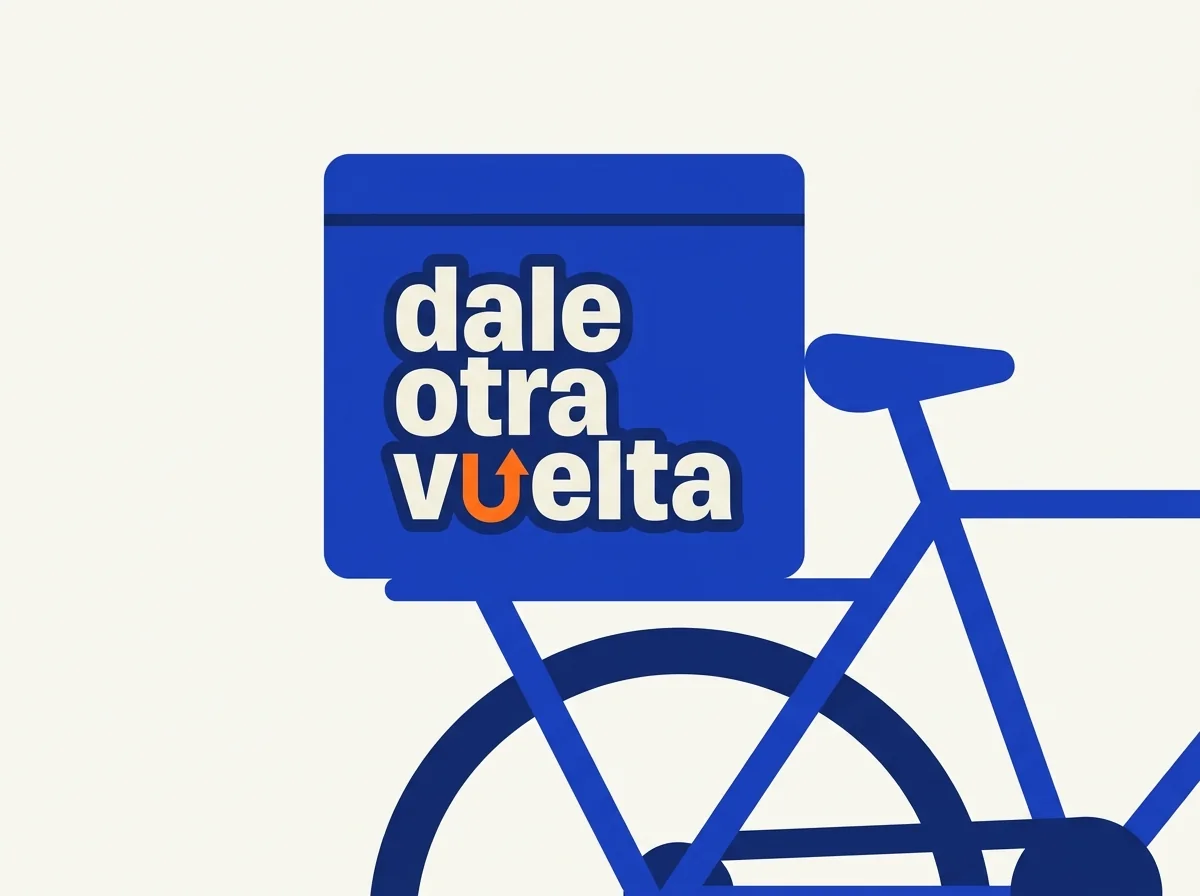 La caja de la moto con el sticker de dale otra vuelta